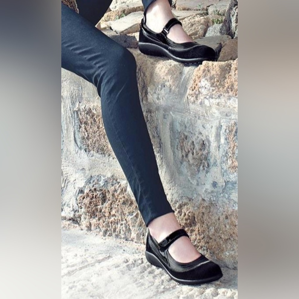 NAOT Kirei Mary Jane Black Suede Patent Leather women’s size 10.5, EU 41